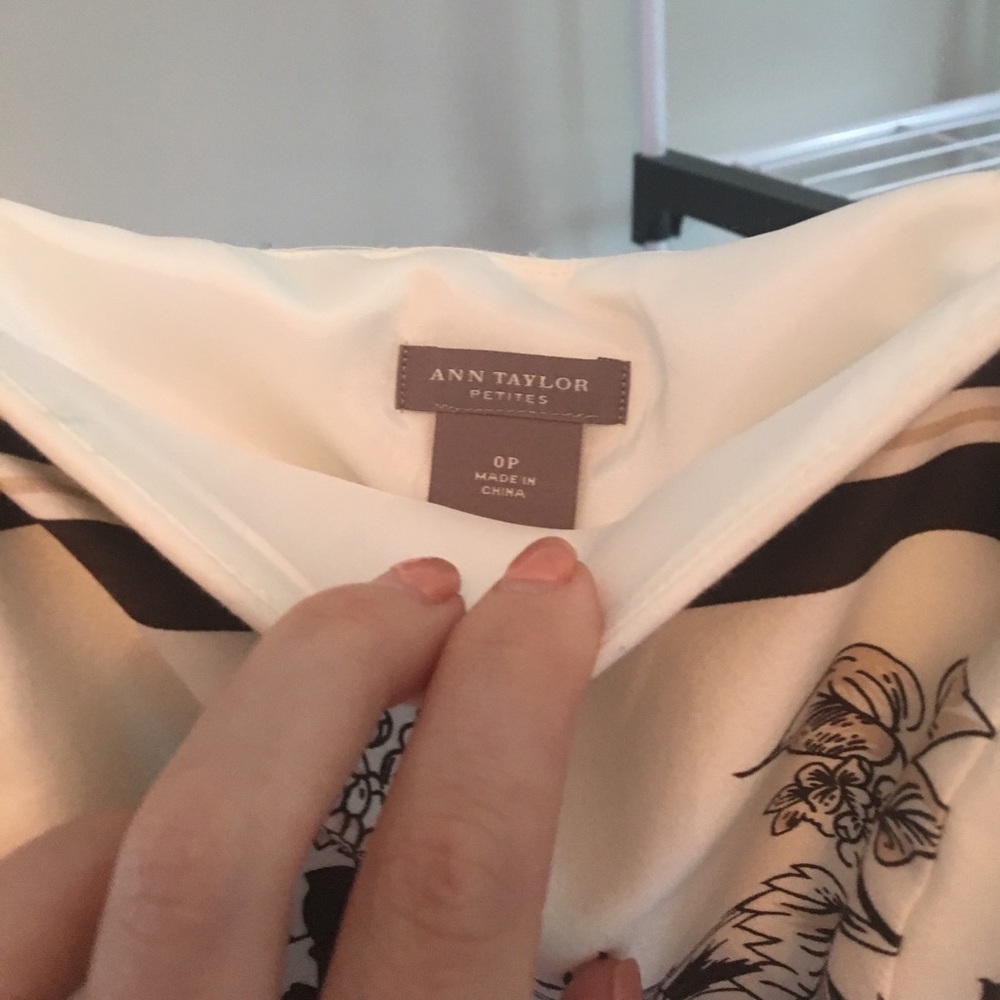 Toile pattern dress - Picture 2 of 3